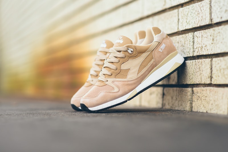 Diadora V7000 Italia Bleached Sand Croissant