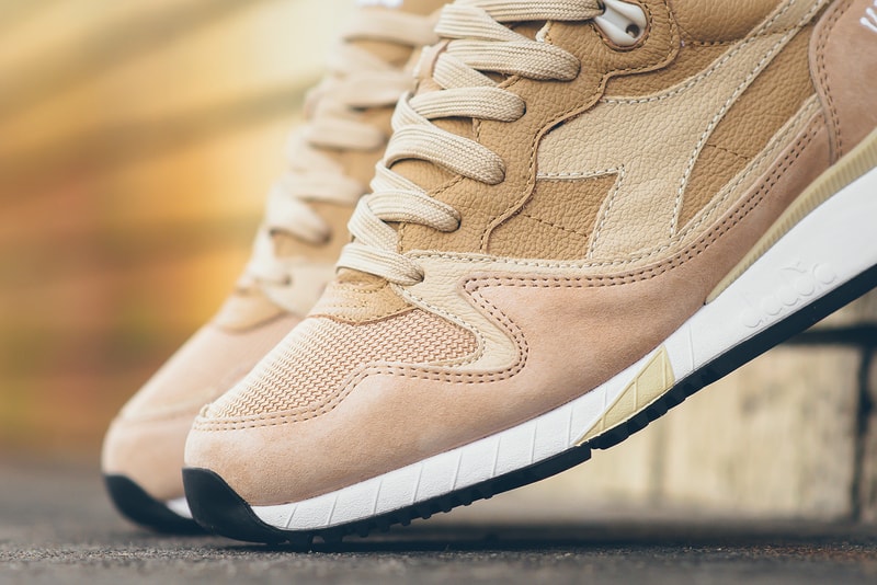 Diadora V7000 Italia Bleached Sand Croissant