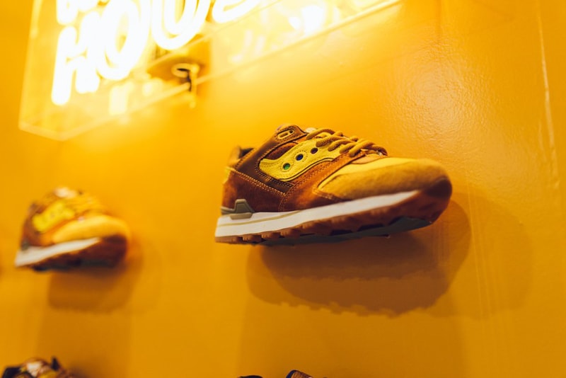 Feature Saucony Courageous Belgian Waffle Agenda Las Vegas