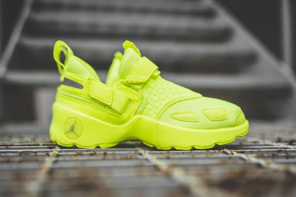 The Jordan Trunner LX Energy Gets a Quickstrike "Volt" Makeover