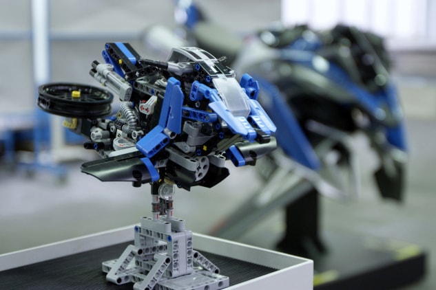 LEGO Technic BMW Motorrad R 1200 GS Adventure Model Kit