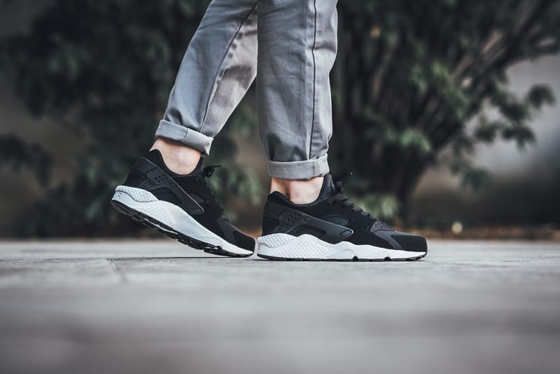 nike air huarache black black white