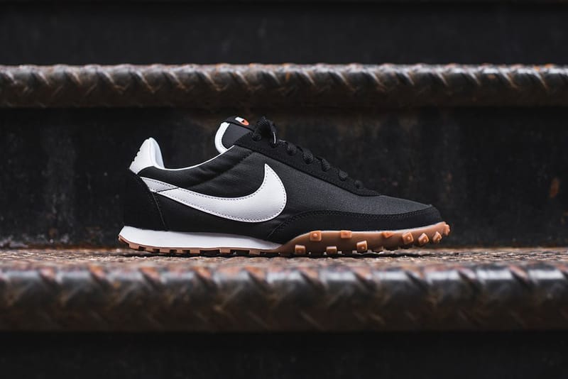 nike sportswear waffle racer