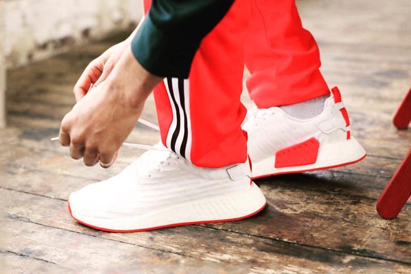 nmd r2 white red
