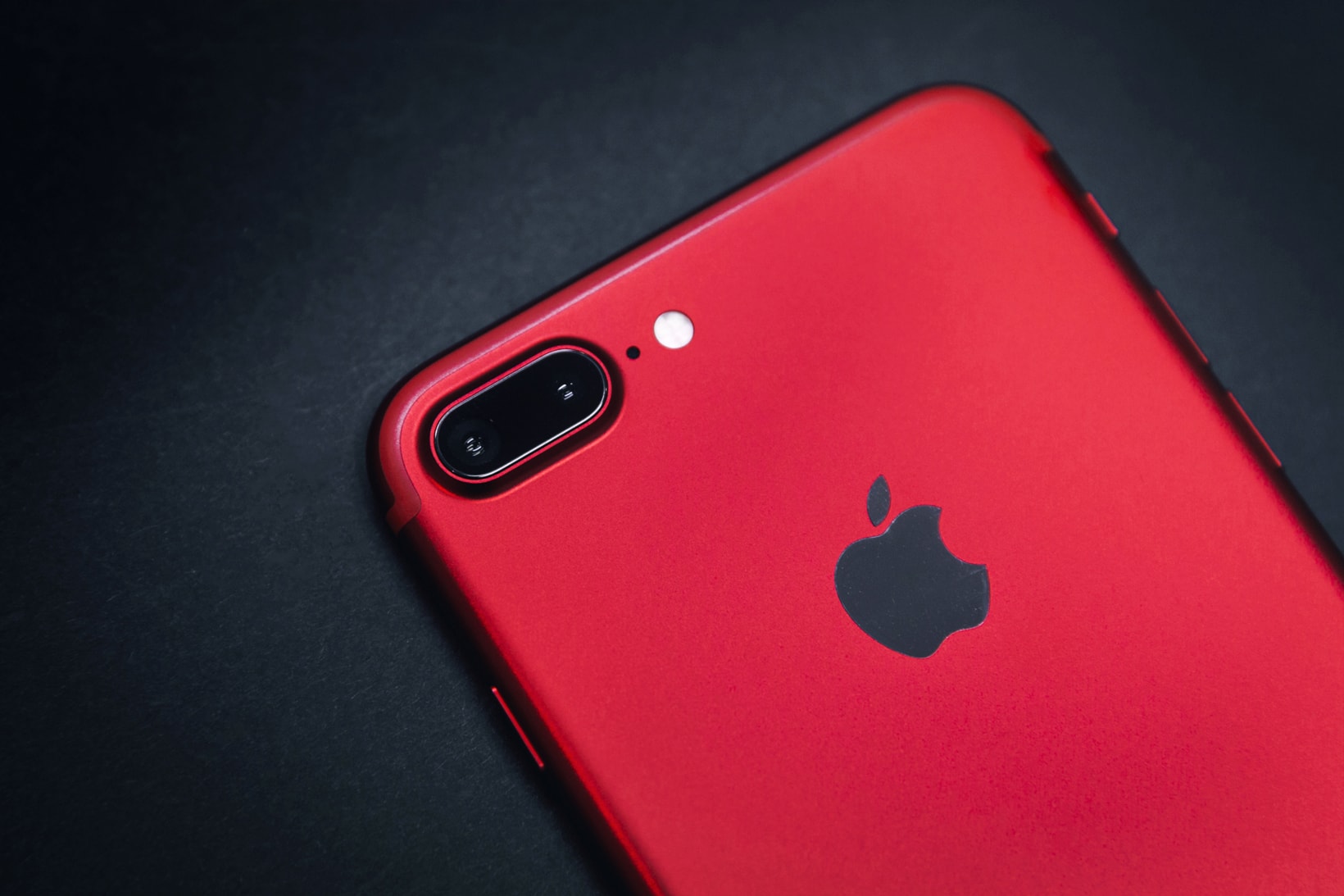 Apple PRODUCT(RED) iPhone 7 Closer Look