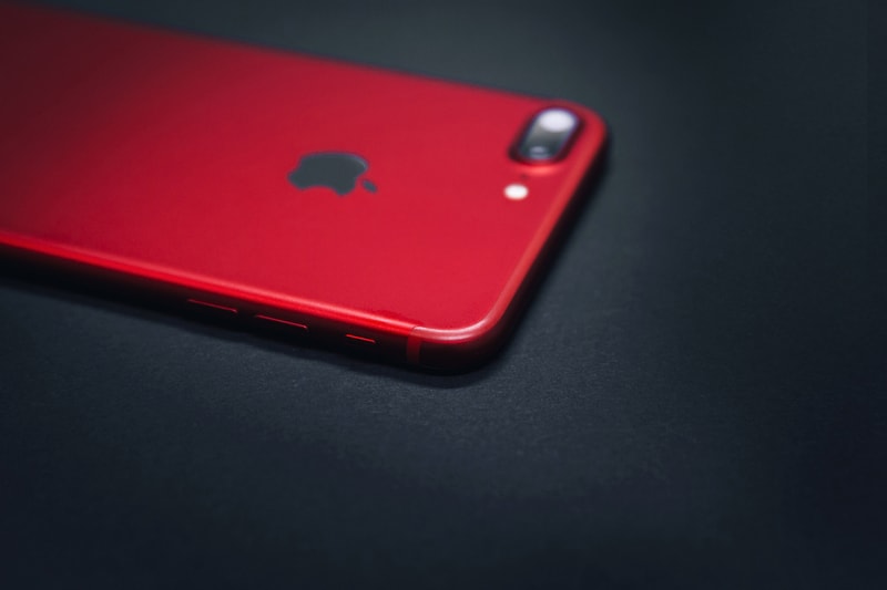 Apple PRODUCT(RED) iPhone 7 Closer Look