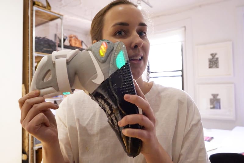 CJ Hendry's Coloring Her Hyperrealistic World, 15 Colored Pencils at a Time