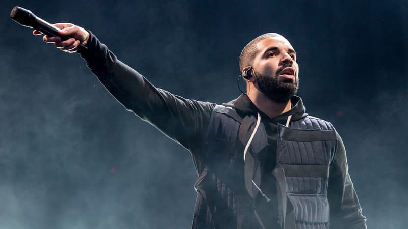 Drake On Stage All Black