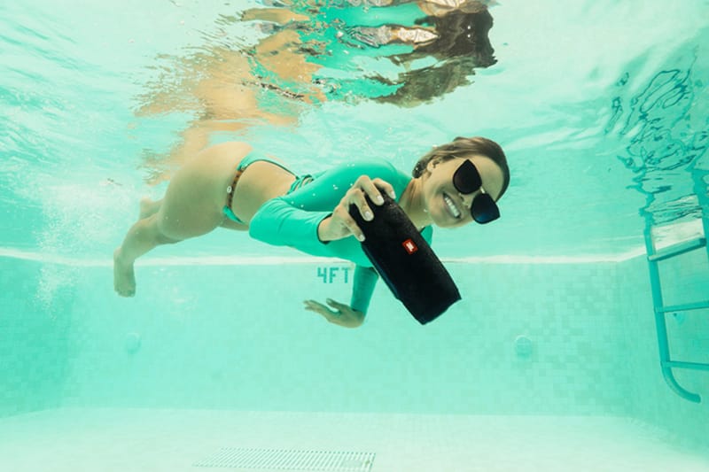 jbl charge 4 underwater