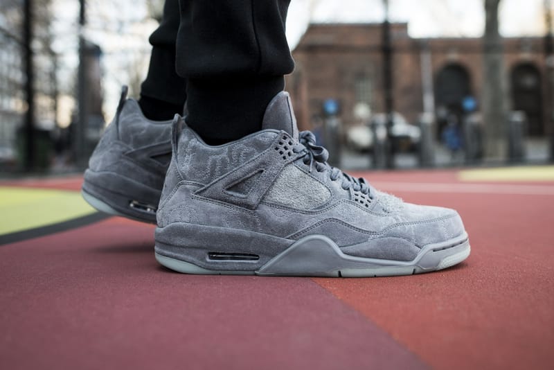 retro 4s kaws