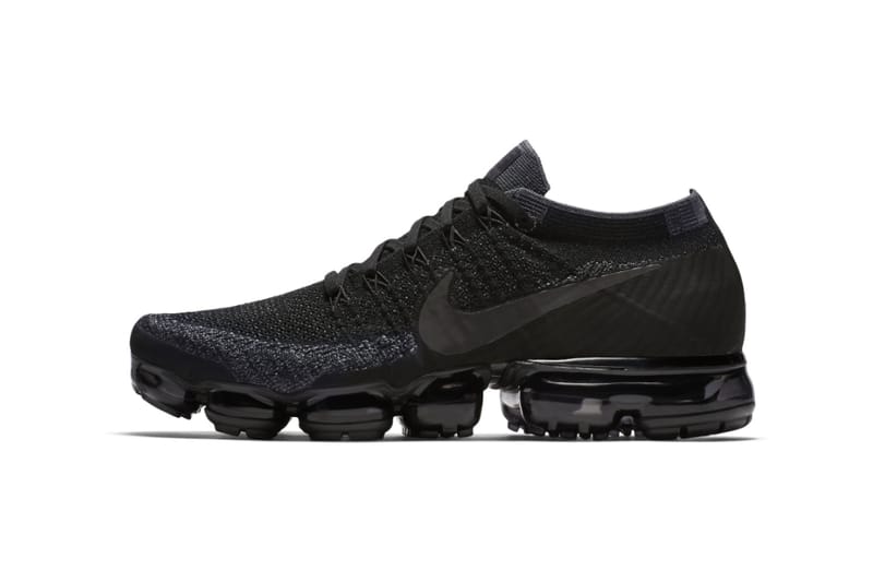 black vapormax boys