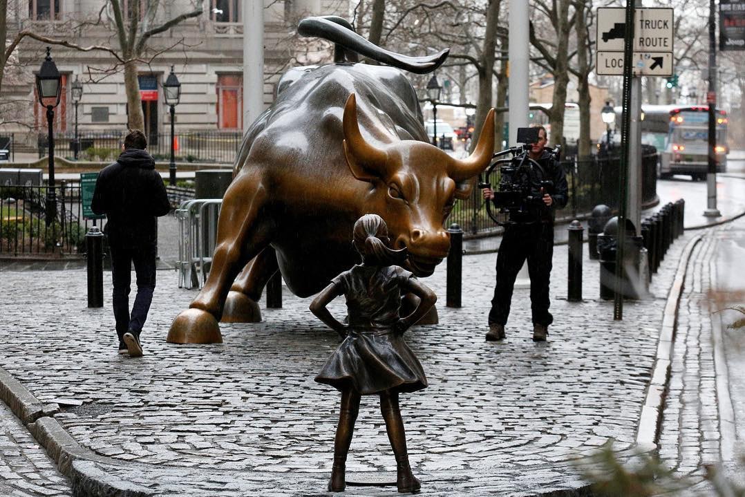 fearless-girl-statue-wall-street-bull