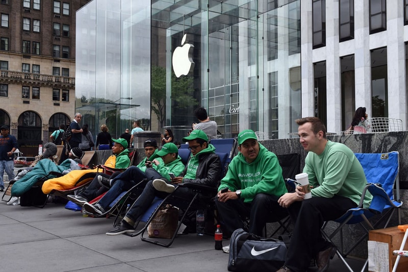 Apple Store Line