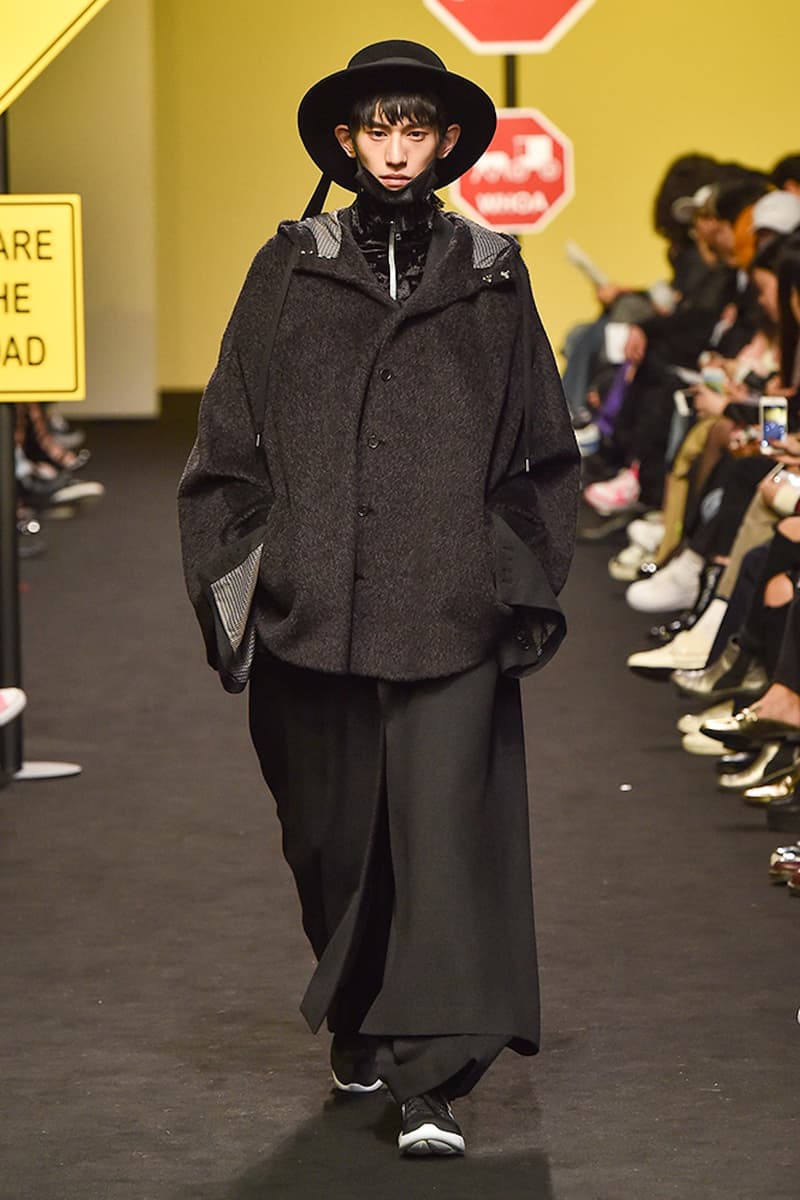 MUNSOO KWON 2017 Fall/Winter "Running Around Time" Collection Runway Show Amish Style Korean Seoul Fashion Week
