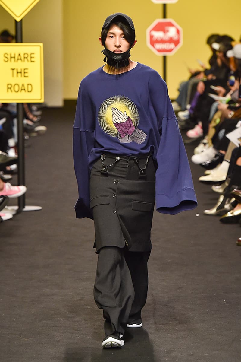 MUNSOO KWON 2017 Fall/Winter "Running Around Time" Collection Runway Show Amish Style Korean Seoul Fashion Week