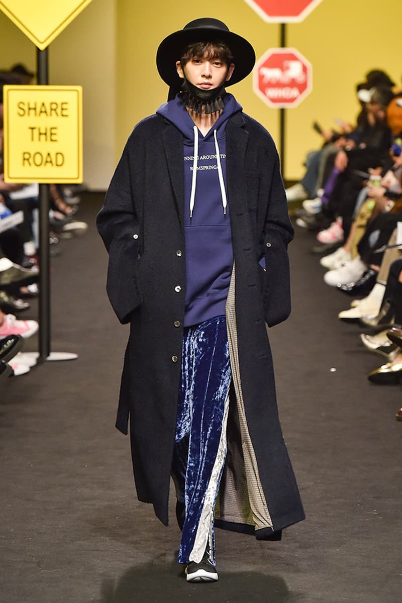MUNSOO KWON 2017 Fall/Winter "Running Around Time" Collection Runway Show Amish Style Korean Seoul Fashion Week