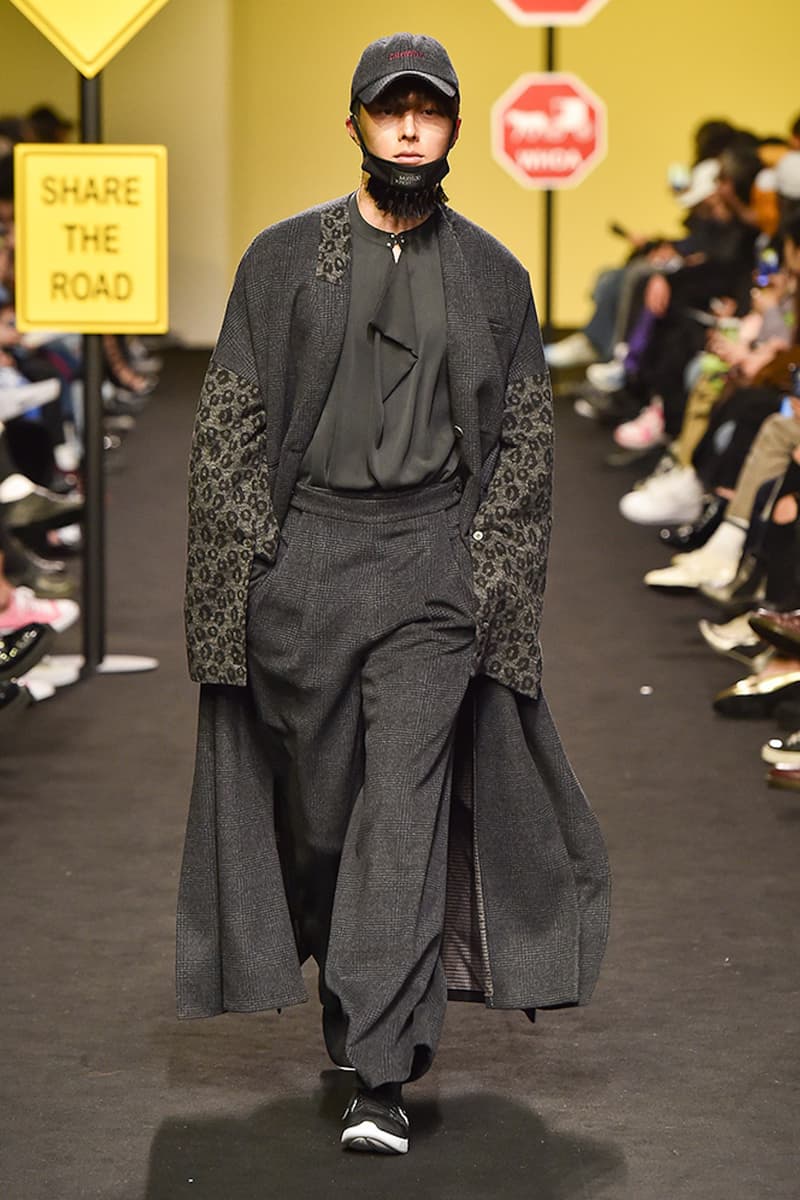 MUNSOO KWON 2017 Fall/Winter "Running Around Time" Collection Runway Show Amish Style Korean Seoul Fashion Week