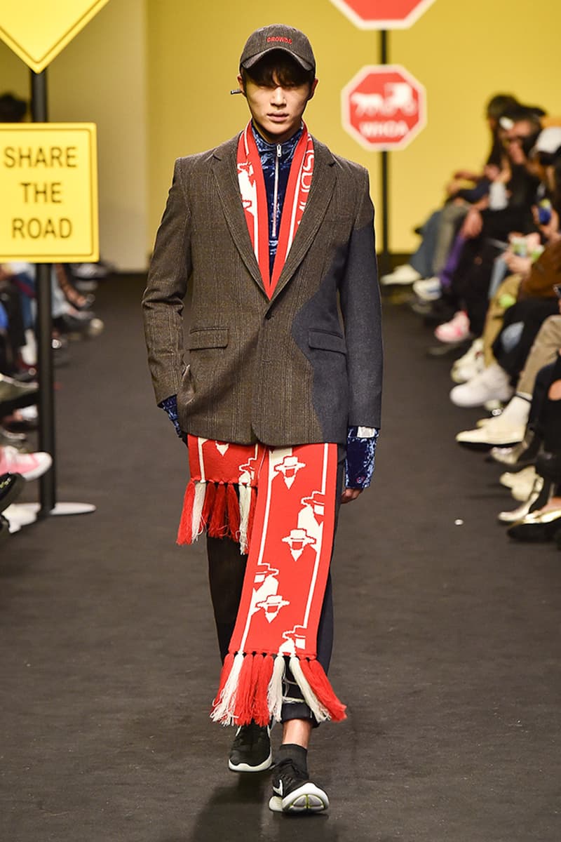 MUNSOO KWON 2017 Fall/Winter "Running Around Time" Collection Runway Show Amish Style Korean Seoul Fashion Week