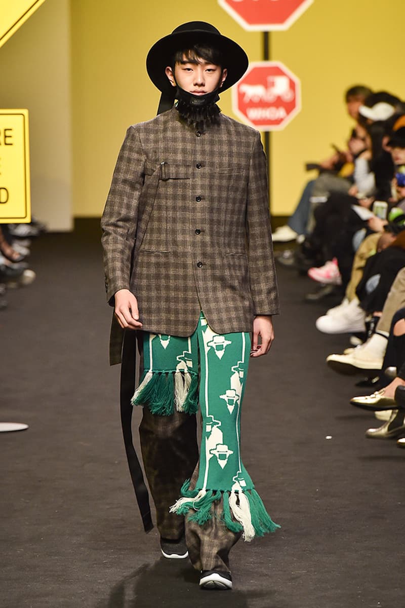 MUNSOO KWON 2017 Fall/Winter "Running Around Time" Collection Runway Show Amish Style Korean Seoul Fashion Week
