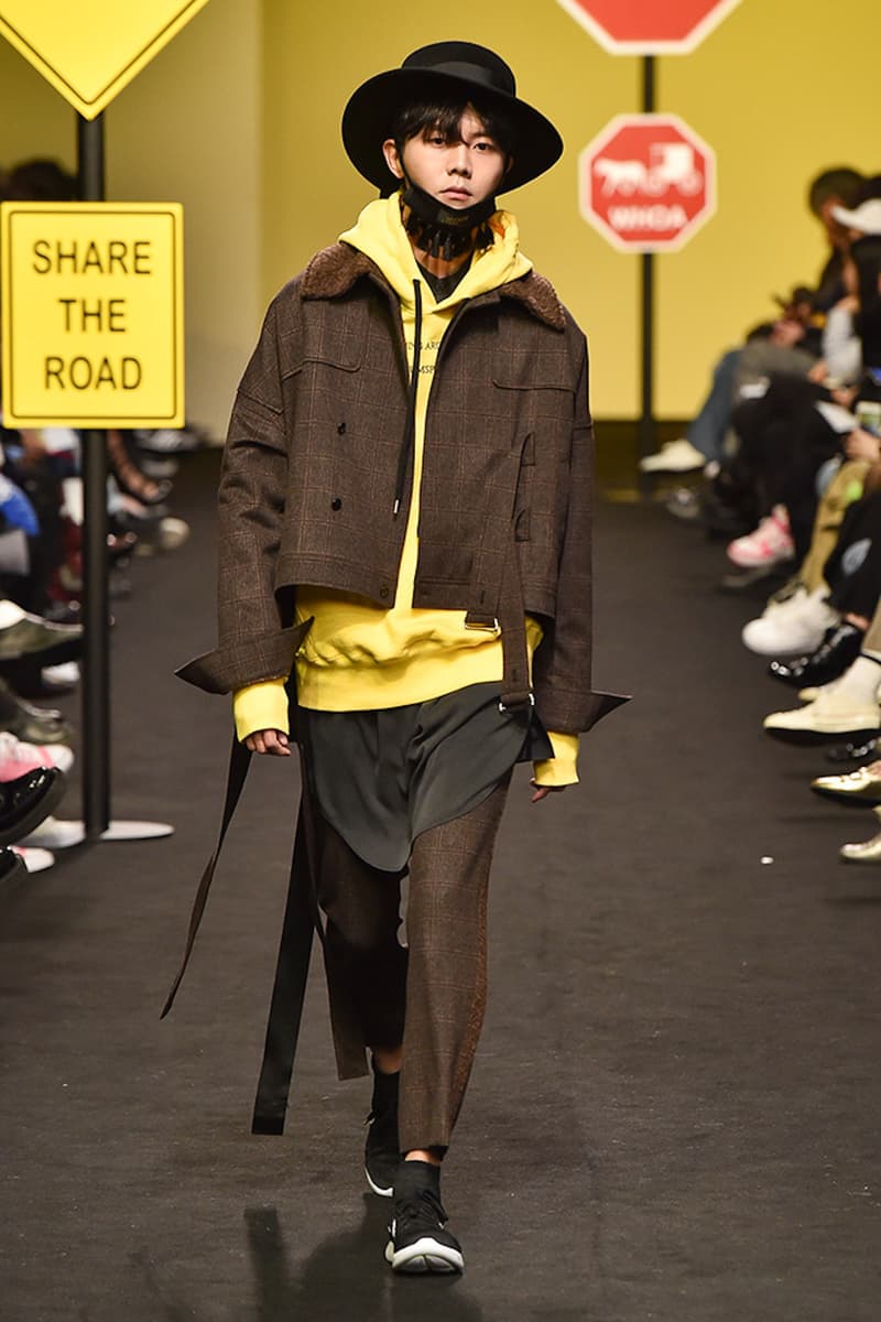 MUNSOO KWON 2017 Fall/Winter "Running Around Time" Collection Runway Show Amish Style Korean Seoul Fashion Week
