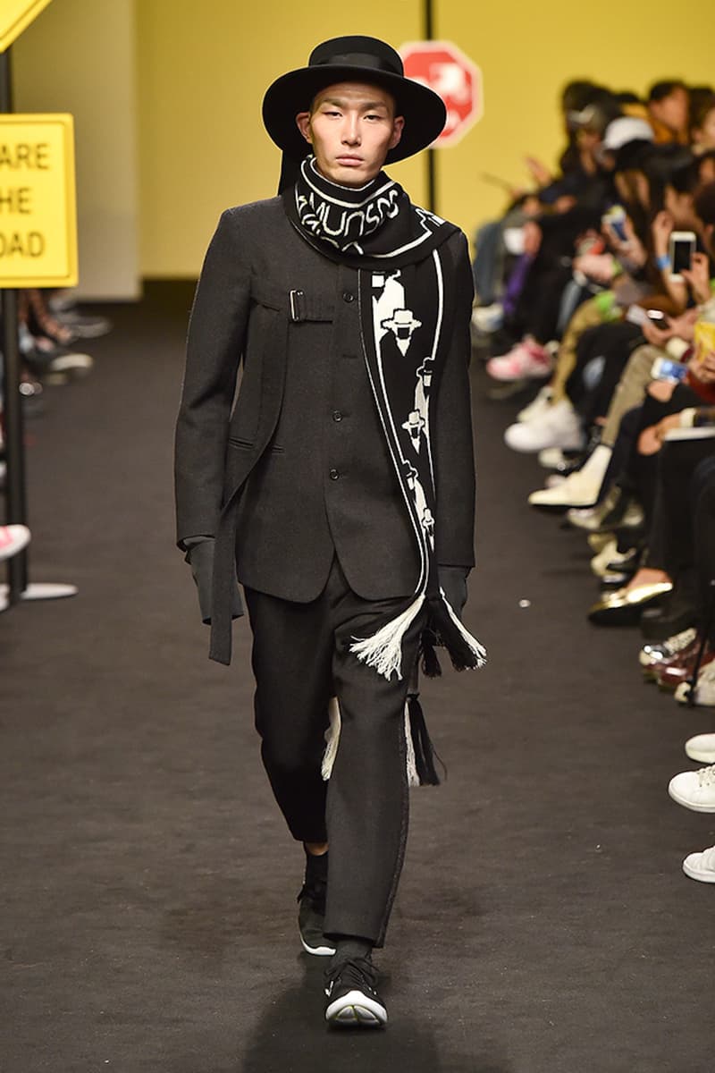 MUNSOO KWON 2017 Fall/Winter "Running Around Time" Collection Runway Show Amish Style Korean Seoul Fashion Week