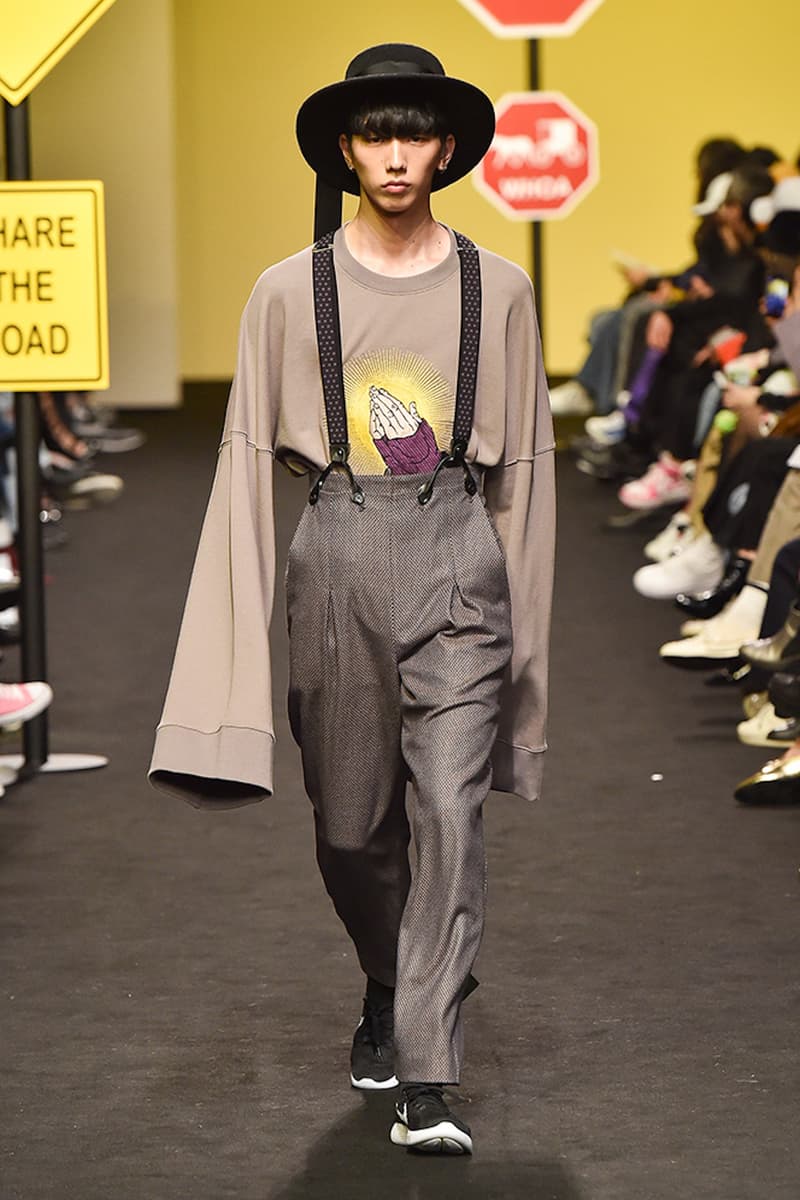 MUNSOO KWON 2017 Fall/Winter "Running Around Time" Collection Runway Show Amish Style Korean Seoul Fashion Week
