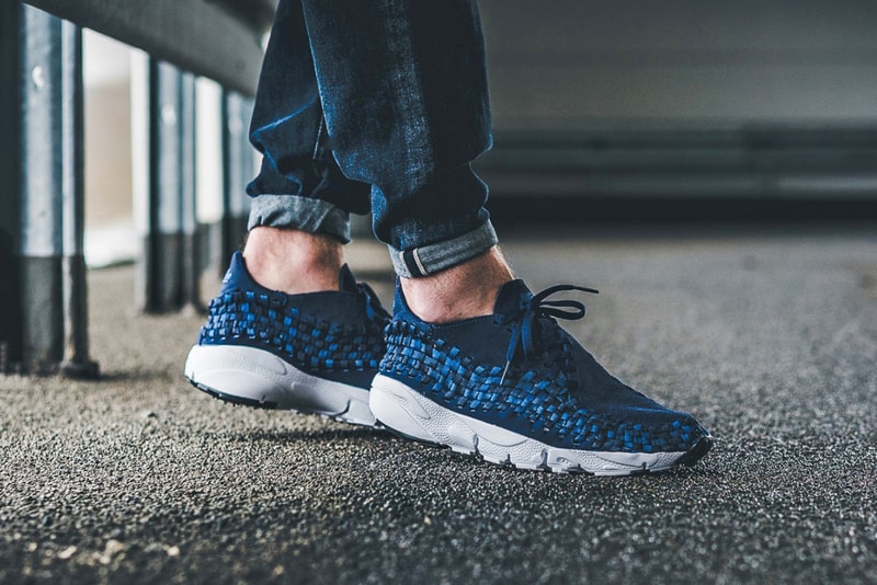 Nike Air Footscape Woven in Navy and Beige