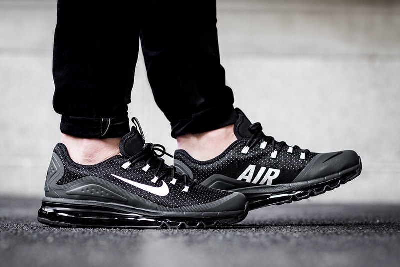 Nike Air Max More Black