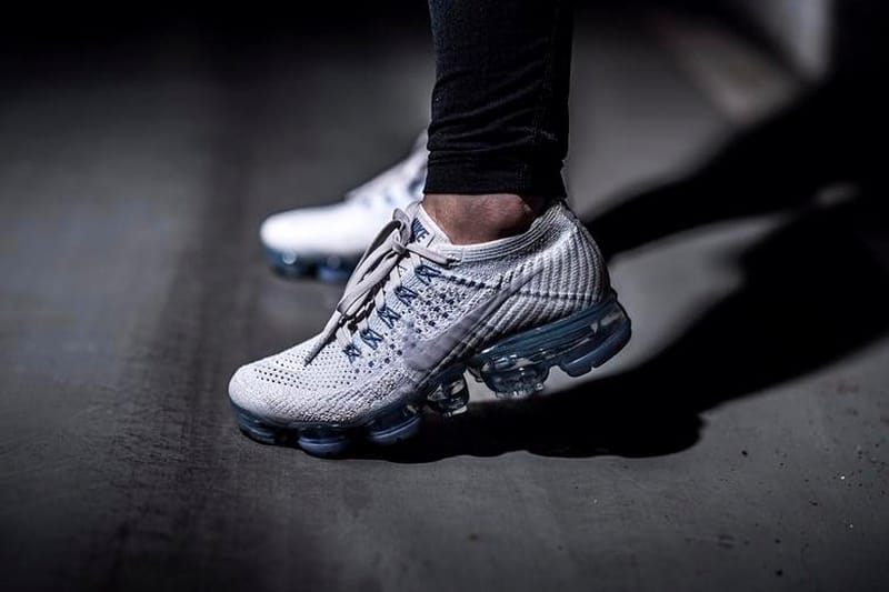 nike vapormax white blue