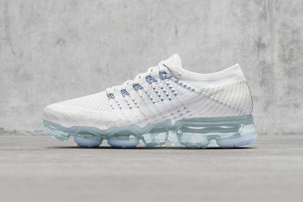 vapormax white and blue