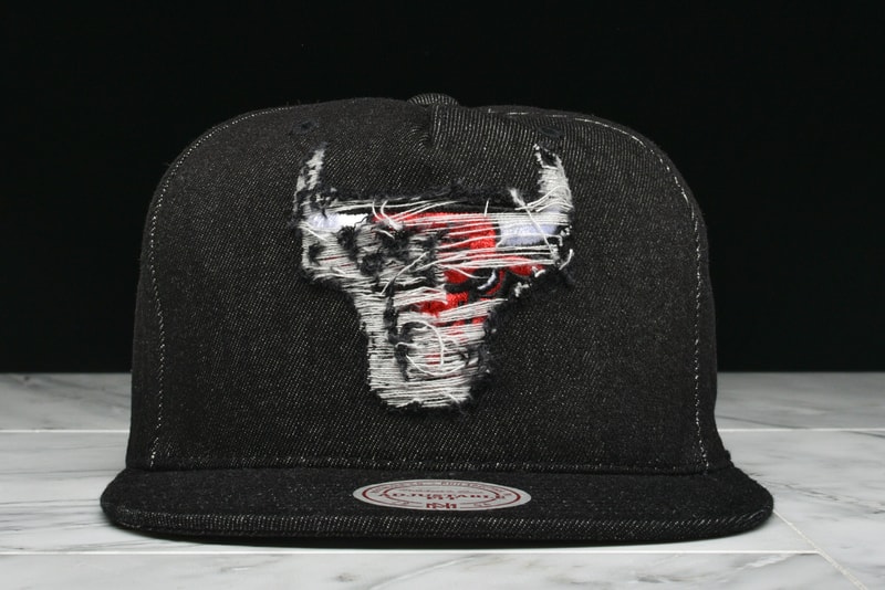 Lapstone & Hammer Mitchell & Ness NBA Snapbacks Chicago Bulls Philadelphia 76ers Allen Iverson Toronto Raptors Golden State Warriors