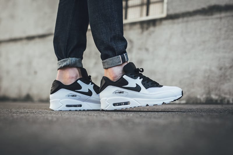 air max 90 essential white black