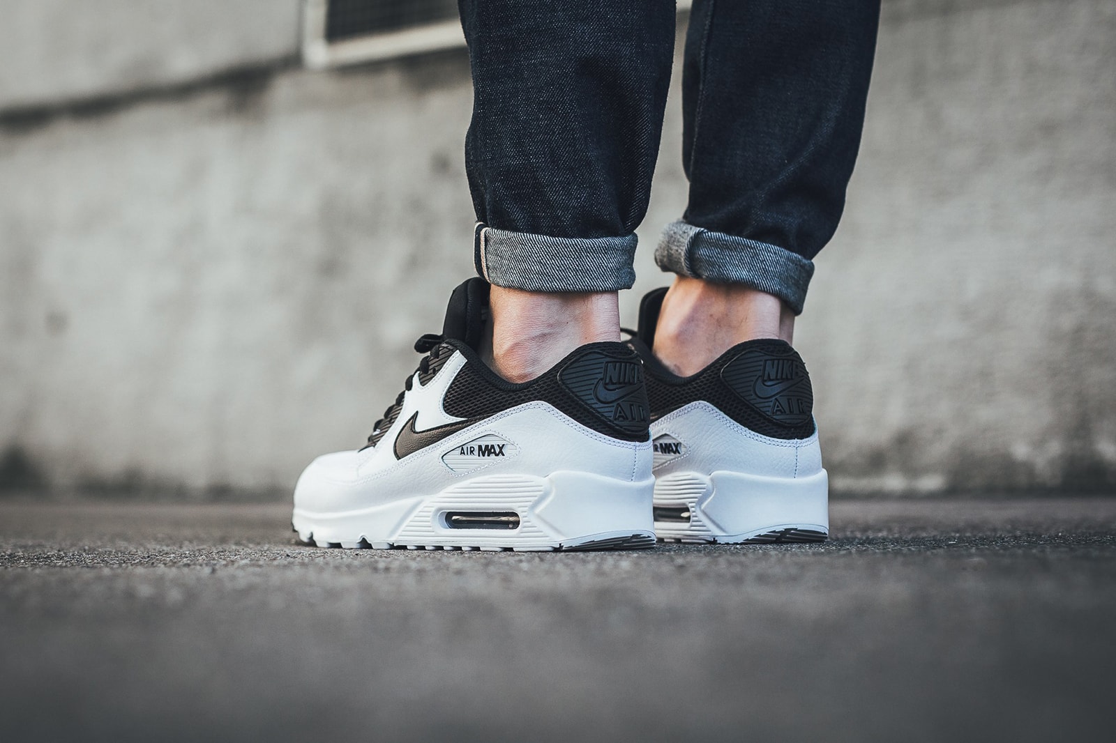 Nike Air Max 90 Essential Black and & White Colorway