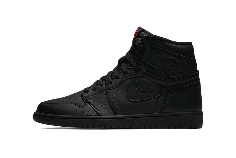 Air Jordan 1 Retro High Triple Black