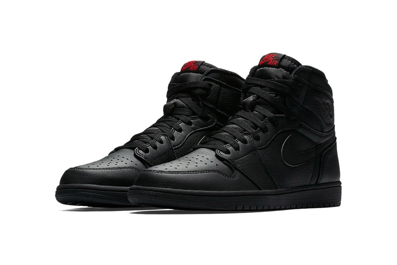 Air Jordan 1 Retro High Triple Black