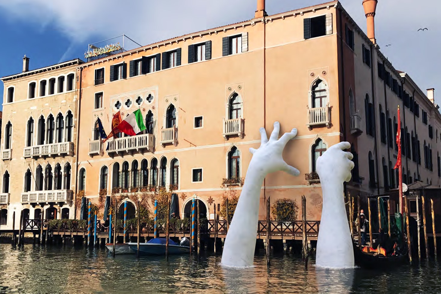 Lorenzo Quinn Support Venice Biennale 2017
