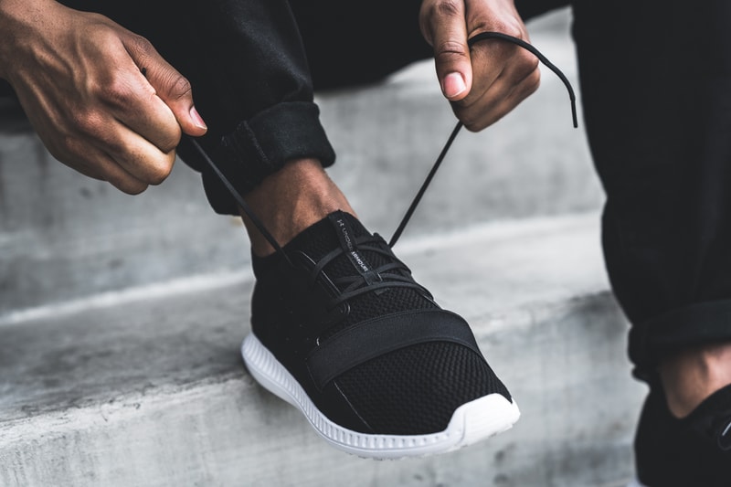 Under Armour Threadborne Shift Sneaker black tying laces