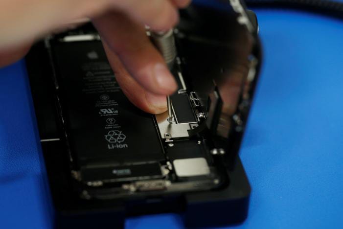 Apple Is Releasing Its Secret iPhone Repair Machines to Retailers