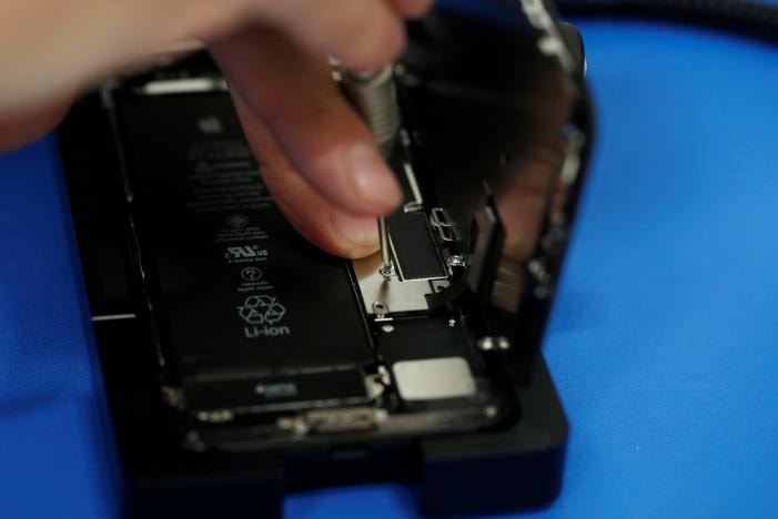 Apple Is Releasing Its Secret iPhone Repair Machines to Retailers