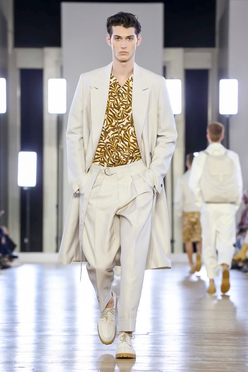 Cerruti 2018 Spring/Summer Collection Paris Fashion Week Men's Runway Show