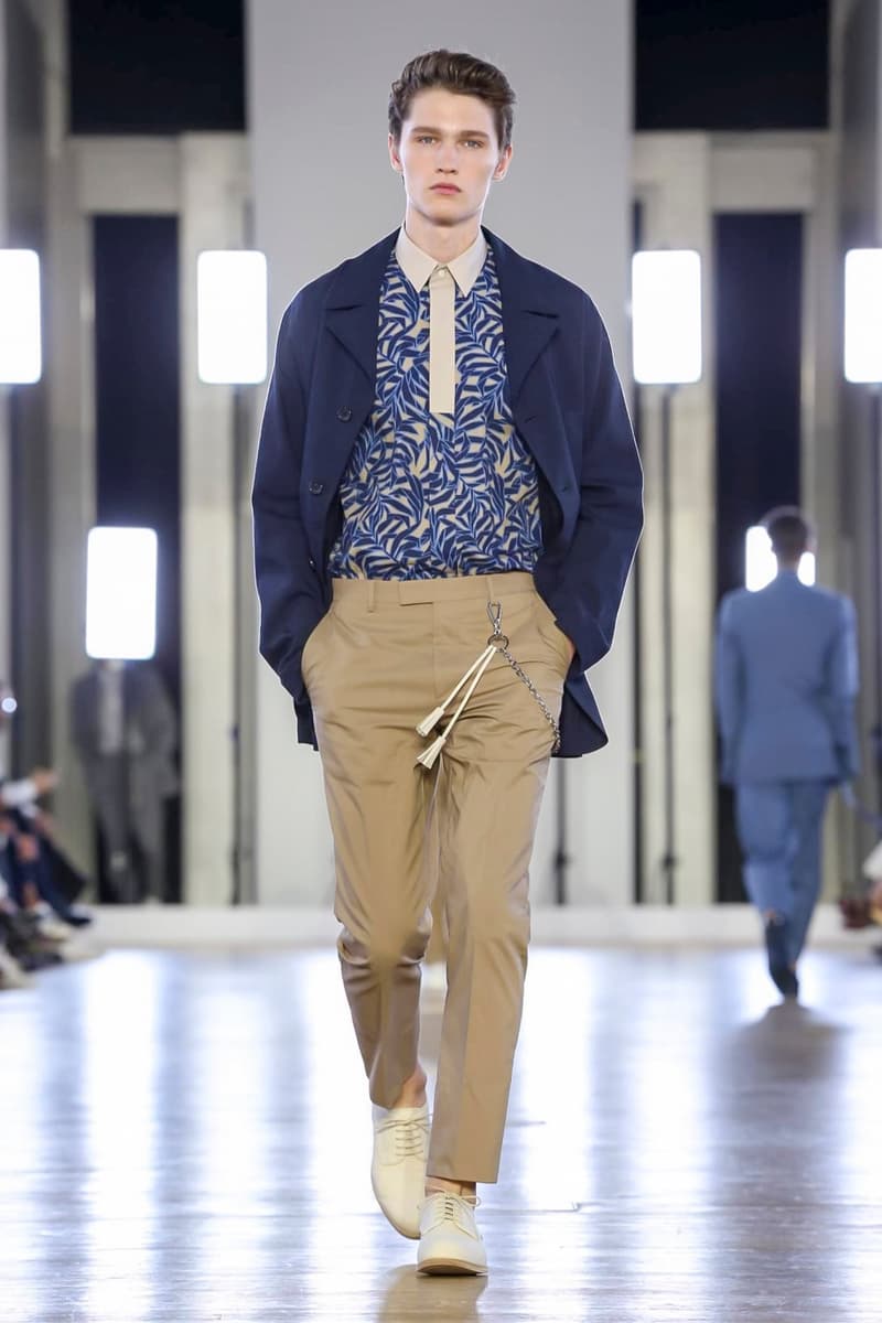 Cerruti 2018 Spring/Summer Collection Paris Fashion Week Men's Runway Show