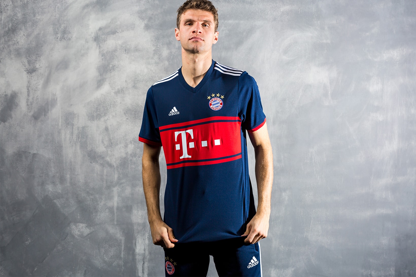 FC Bayern Munich 2017 18 adidas Away Kit T-Mobile Philipp Lahm Robert Lewandowski