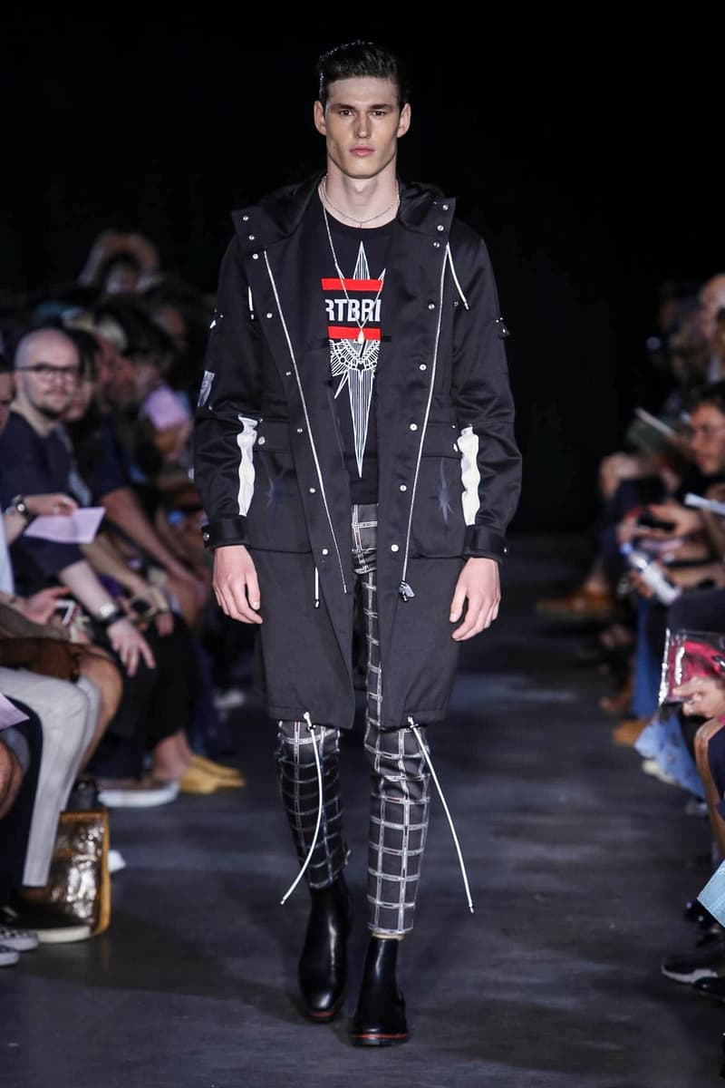 Icosae 2018 Spring/Summer Collection Paris Fashion Week Men's Runway Show