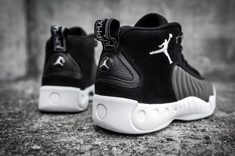 jumpman pro black and white
