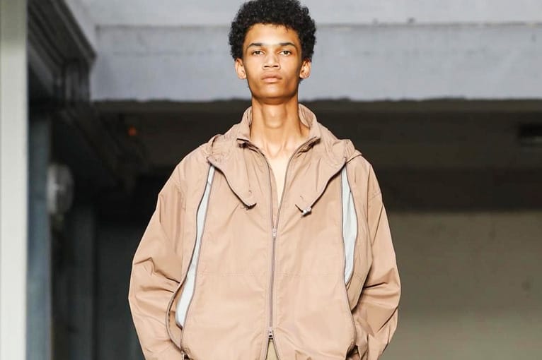 Lemaire Finesses the Upturned Collar for 2018 Spring/Summer Collection