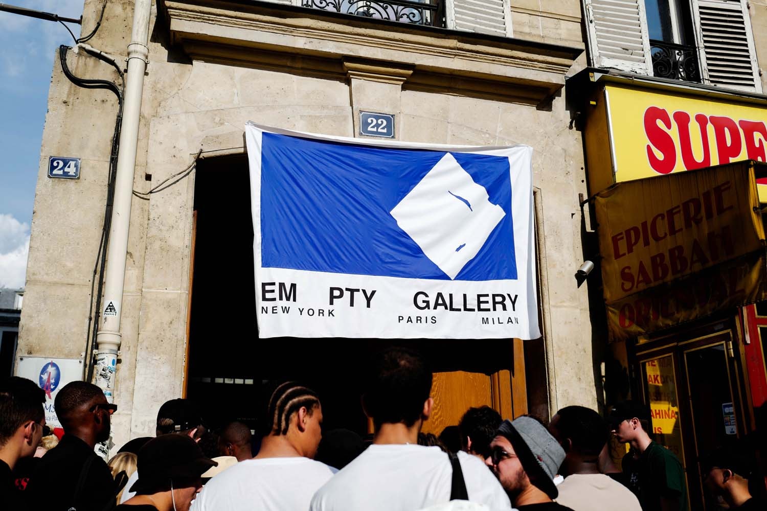 Off-White 2018 Spring/Summer At EM PTY Gallery