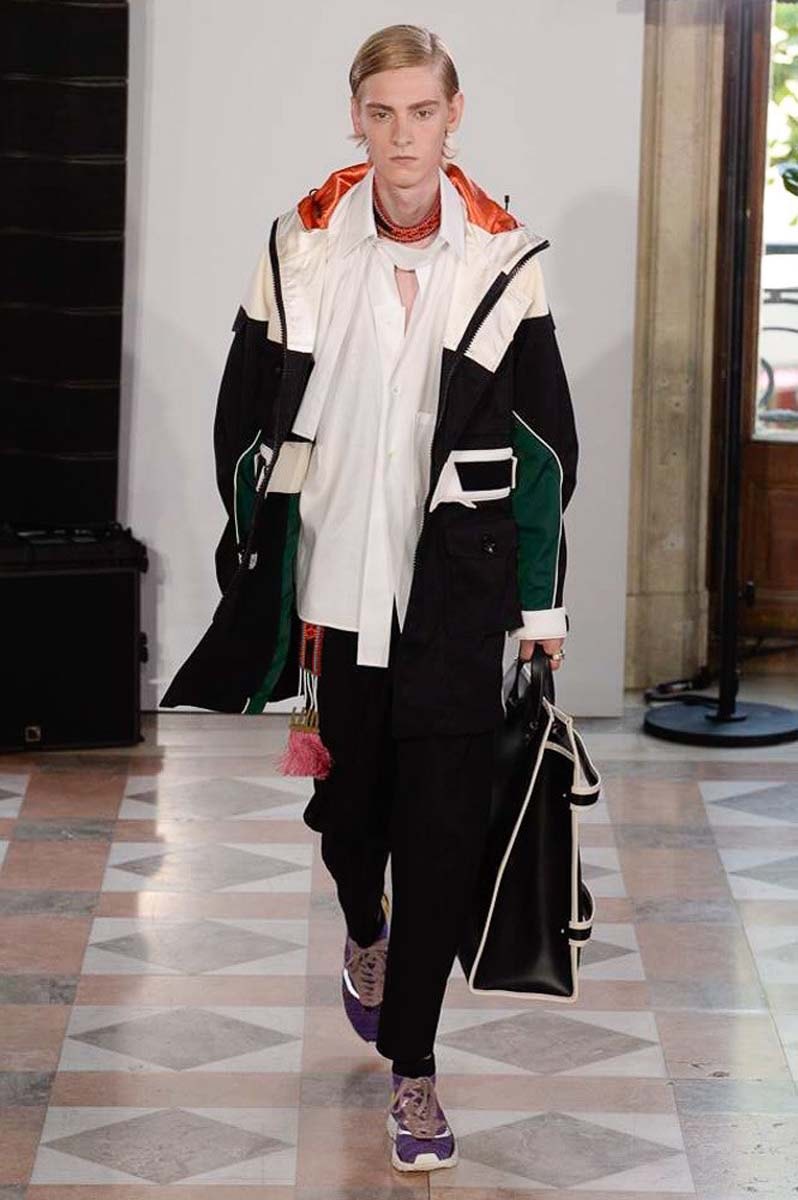 Valentino 2018 Spring/Summer Paris Fashion Week Men's Runway Show