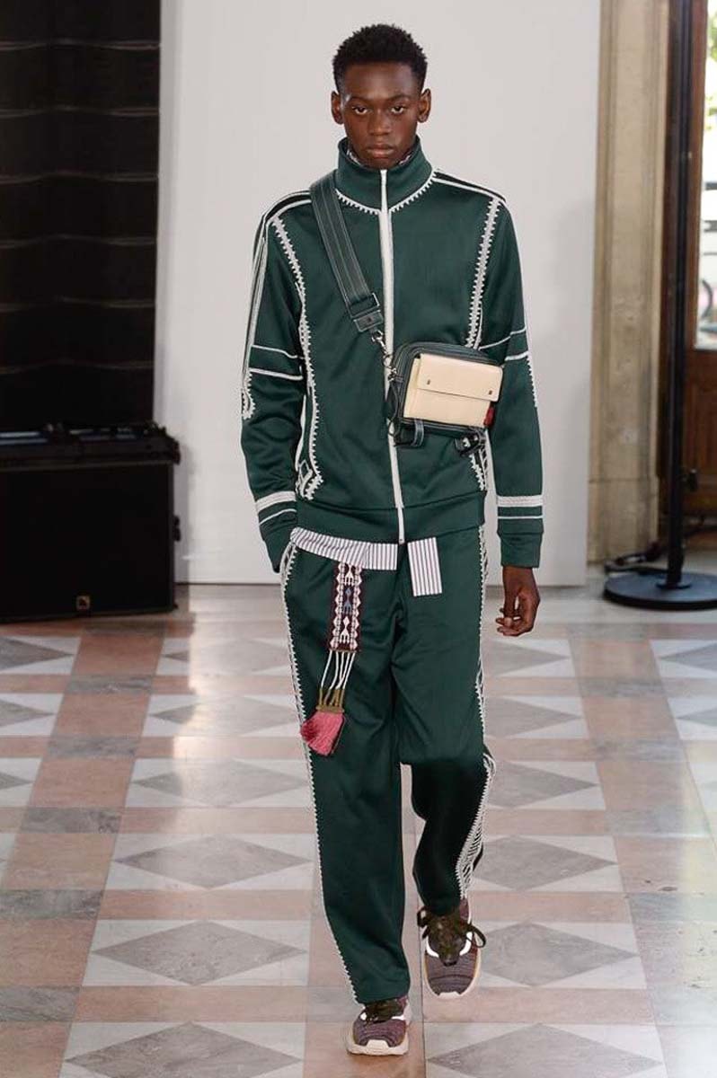 Valentino 2018 Spring/Summer Paris Fashion Week Men's Runway Show