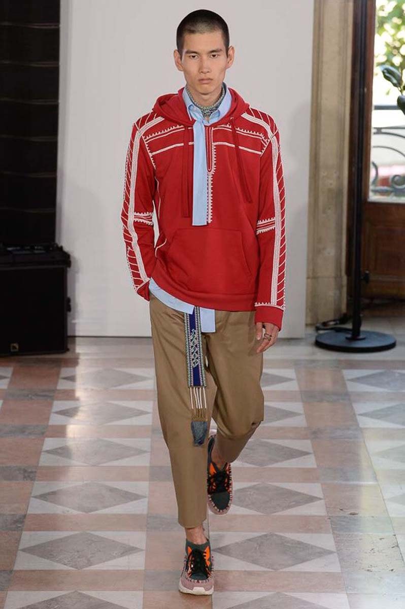 Valentino 2018 Spring/Summer Paris Fashion Week Men's Runway Show
