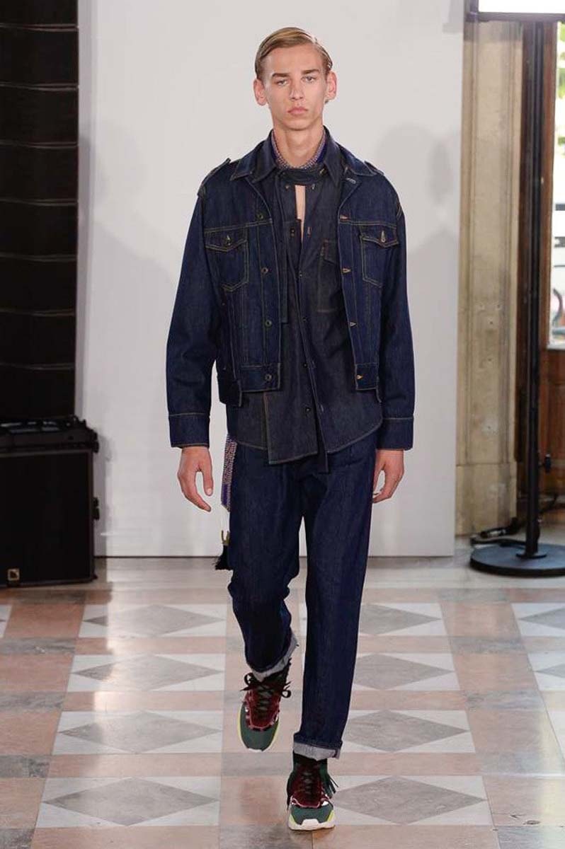 Valentino 2018 Spring/Summer Paris Fashion Week Men's Runway Show